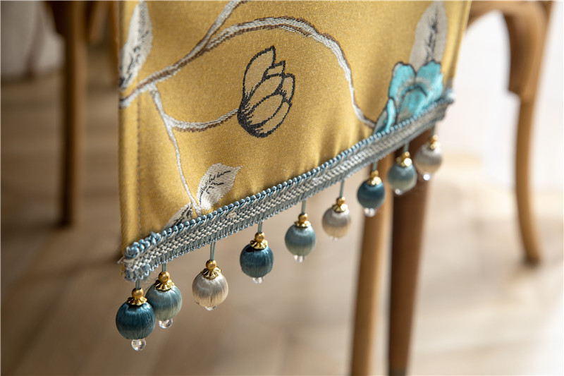 Runner da tavola moderno e minimalista interamente in poliestere per tavolino da caffè, scarpiera, mobile TV, con nappe, realizzato su misura in poliestere_voghion.com