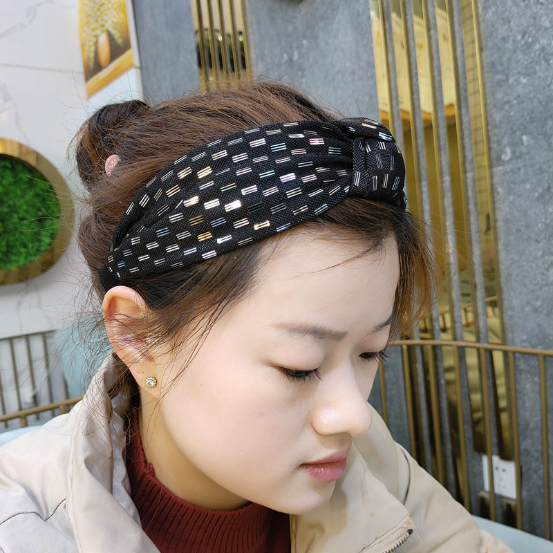 Moda Coreana Nueva Diadema Anudada De Tela De Alta Gama Moda Diadema De Presión Simple Tocado De Hilo De Oro De Lado Ancho Venta Al Por Mayor Nihaojewelry display picture 1