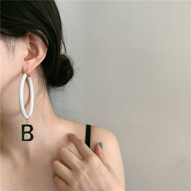 Korea The New Black And White Leather Rope Ring B Letter Pendant Choker Collar Ring Earrings Wholesale Nihaojewelry display picture 1