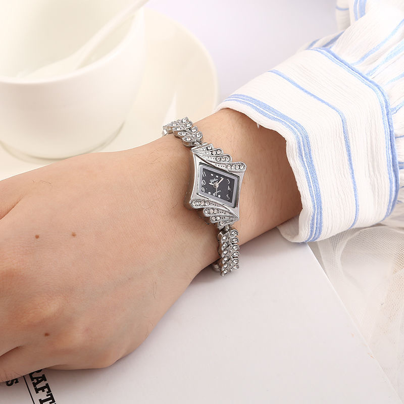 2f6b99789859659e8f174bcab2fbe2