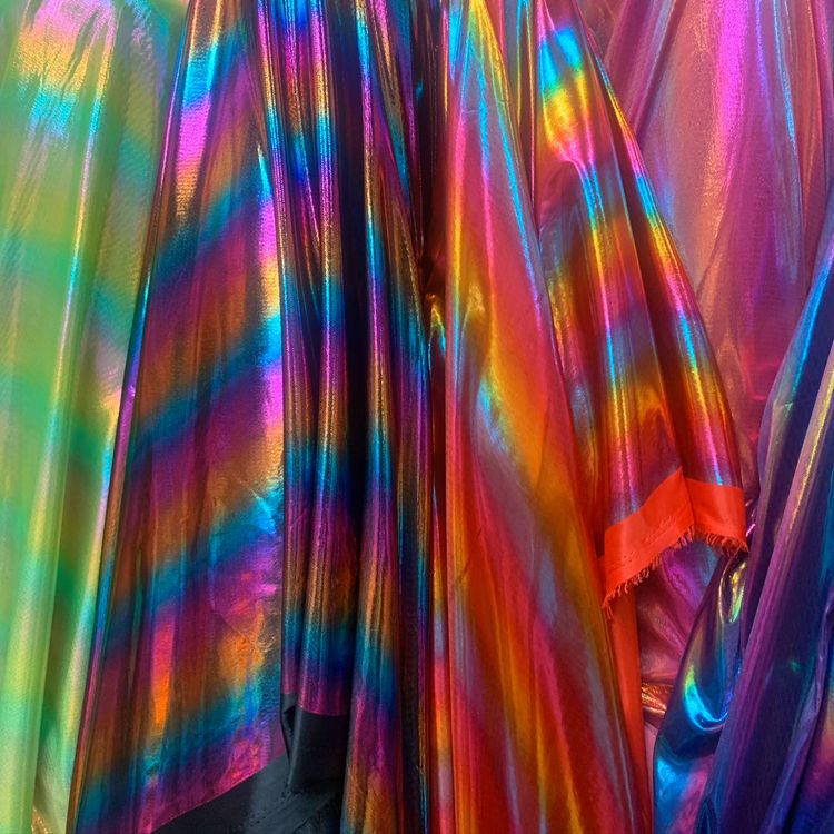 涤纶美人鱼面料玩具饰品服装布料头饰闪亮满版七彩虹条纹金布批发