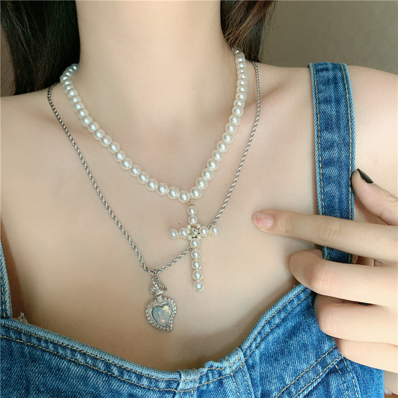 Fashion Hip-hop Style Pearl Diamond Cross Stitching Stacking Retro Clavicle Chain Necklace For Women display picture 5