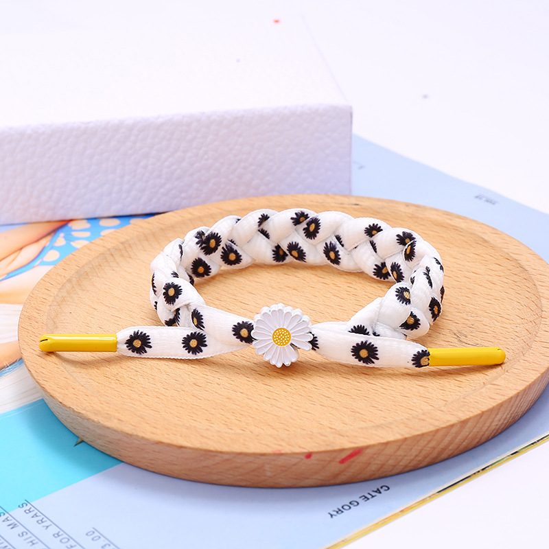 Korean woven small daisy bracelet