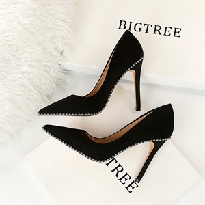 1829-5 with fine with European and American wind sexy nightclub show ultra thin suede shallow metal chain pointed mouth 