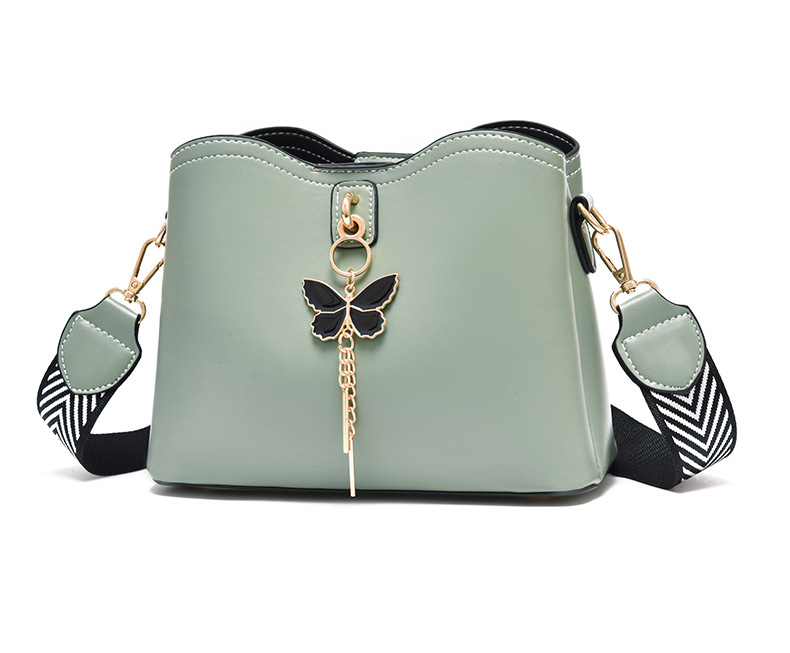Women's Medium Pu Leather Solid Color Cute Tassel Square Zipper Crossbody Bag display picture 4