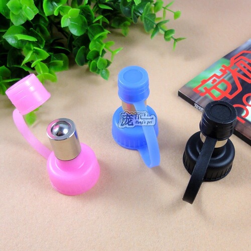 Portable small pet drinking fountain for cats and dogs, outdoor travel kettle with hook for drinking water bottles