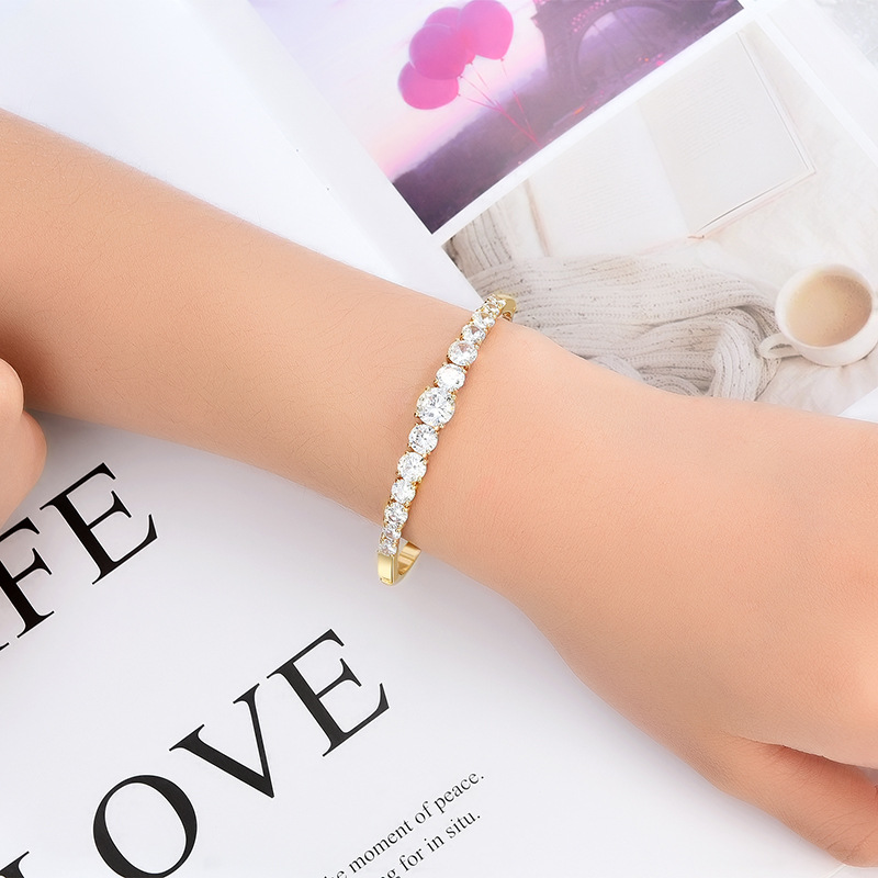 Korea Fashion New Simple Style Alloy Diamond Bracelet Wholesale Nihaojewelry display picture 4