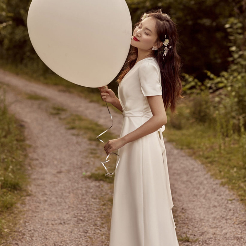 缎面轻婚纱2021新款新娘裙森系旅拍修身简约登记礼服日常小个子女