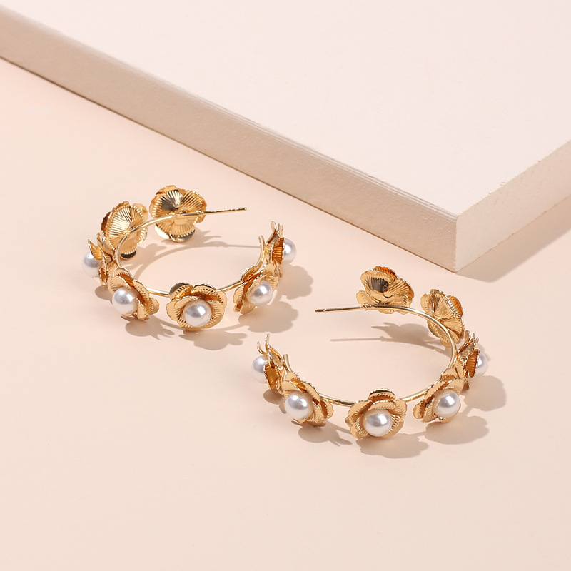 13g Weight Earrings, Ear Studs Classification Wedding, Travel Occasion Metal Material Flower Pattern Women'S Gender Plating Design White, Gold Color Exaggerated Round Wreath Exquisite Pearl Flower Earrings Fashion Metal Earrings Wholesale Nihaojewelry 3