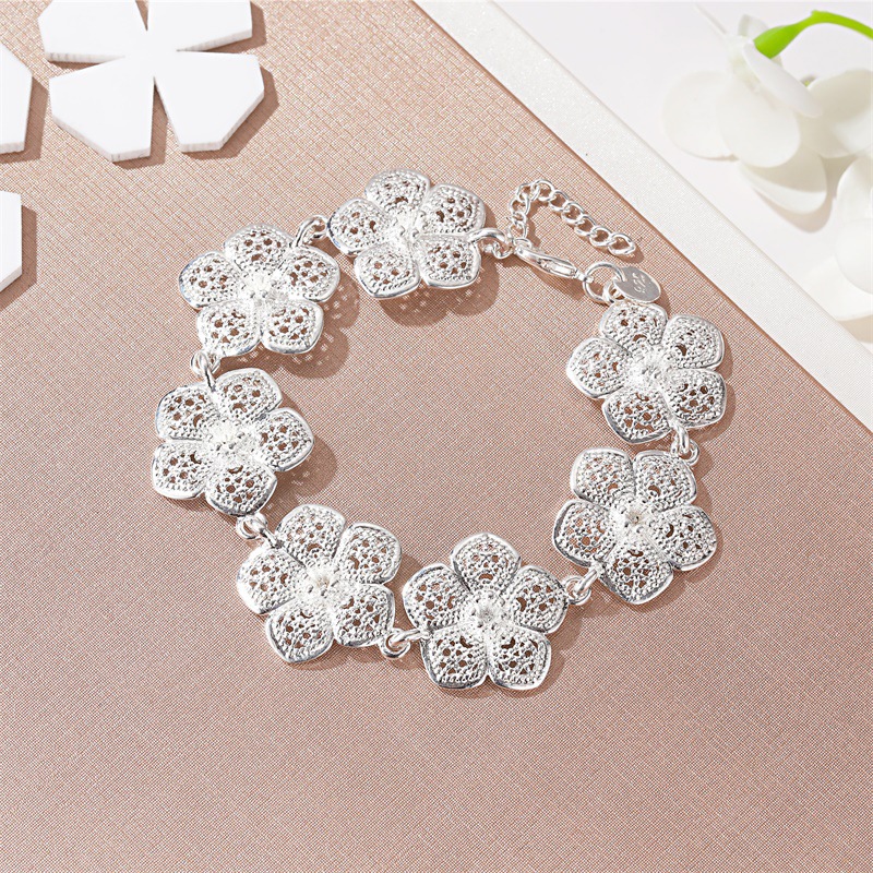 New Fashion Retro Bauhinia Bracelet Elegant Hollow Camellia Bracelet Wholesale display picture 5