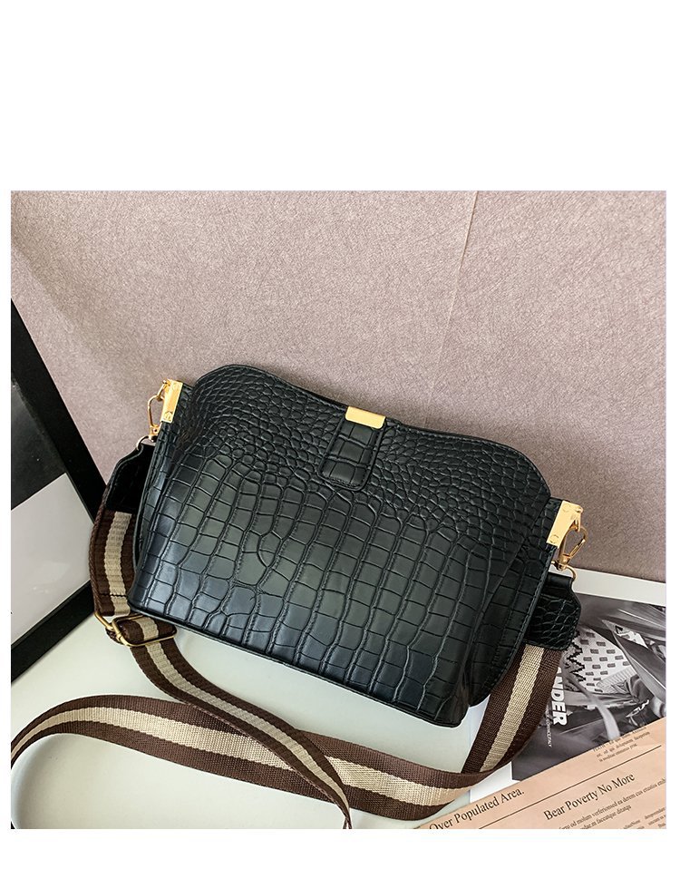 All-match Women's Messenger Bucket Crocodile Pattern One-shoulder Picture Autumn New Messenger Women's Bag display picture 41