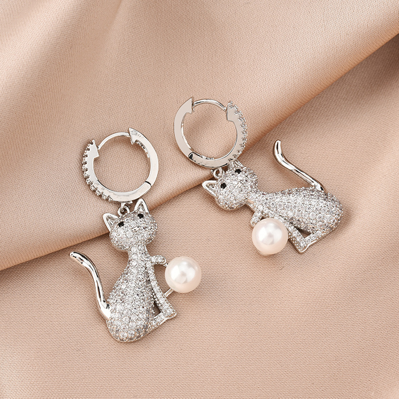 Européen Et Américain De Mode Célébrité Internet Même Type Mignon Chat Boucles D'oreilles Perle Boucles D'oreilles Usine En Gros Micro Incrusté De Zircon Goutte Boucle D'oreille display picture 3