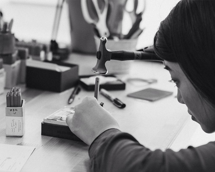 1.5 mm clear crystal nose stud