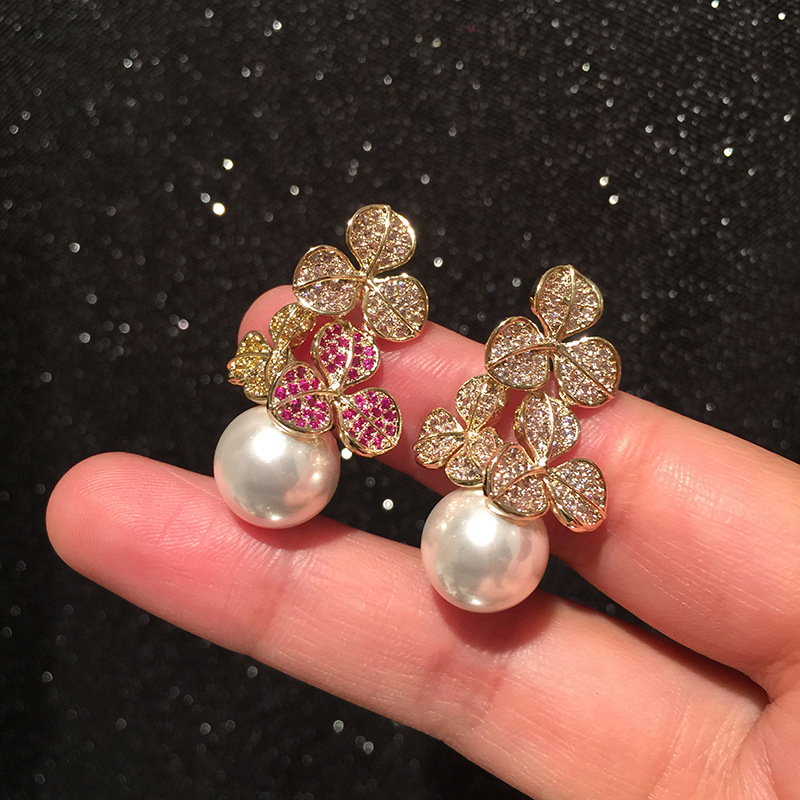 Colorful Flower Earrings S925 Silver Needle Luxury Leaf Pearl Earrings display picture 3