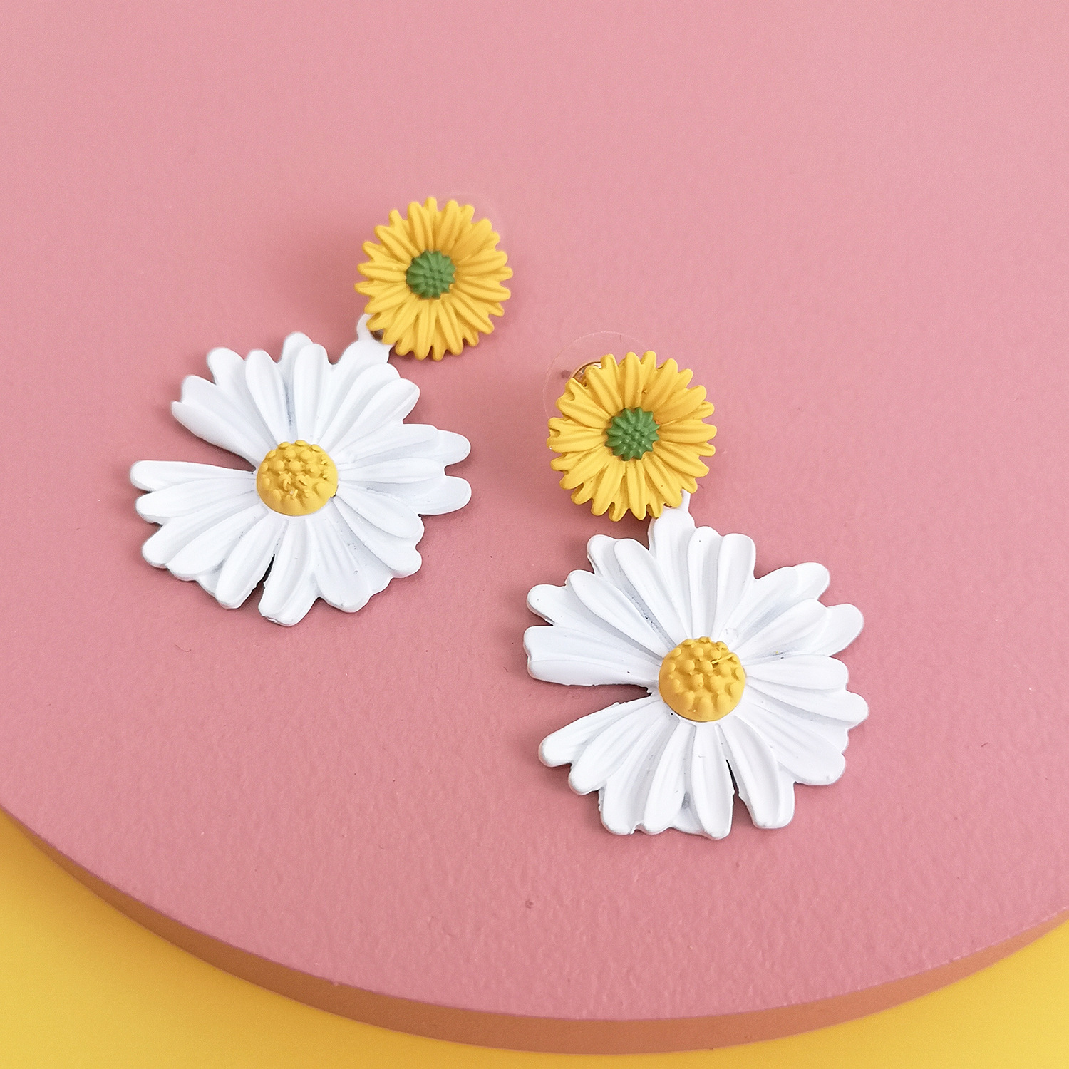 Korean Fashion Spray Paint Chrysanthemum Earrings Nihaojewelry Wholesale display picture 15