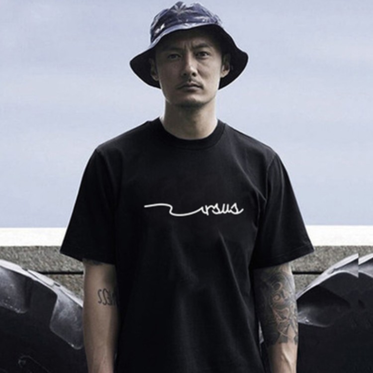 Wave letter black