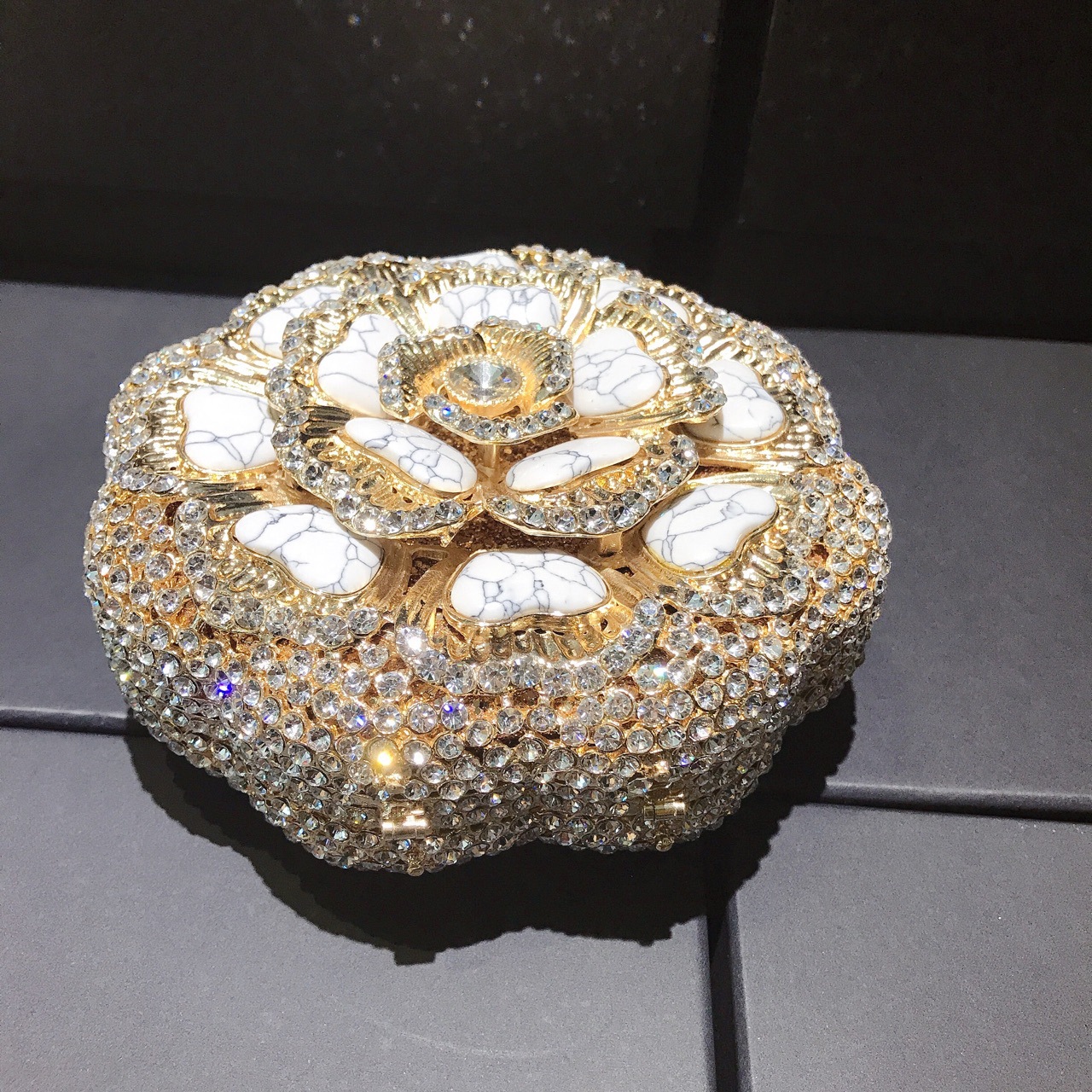 Ví cầm tay dự tiệc nữ đính đá giả kim cương họa tiết hoa 3D — Màu trắng, Màu xanh lá chi tiết 9