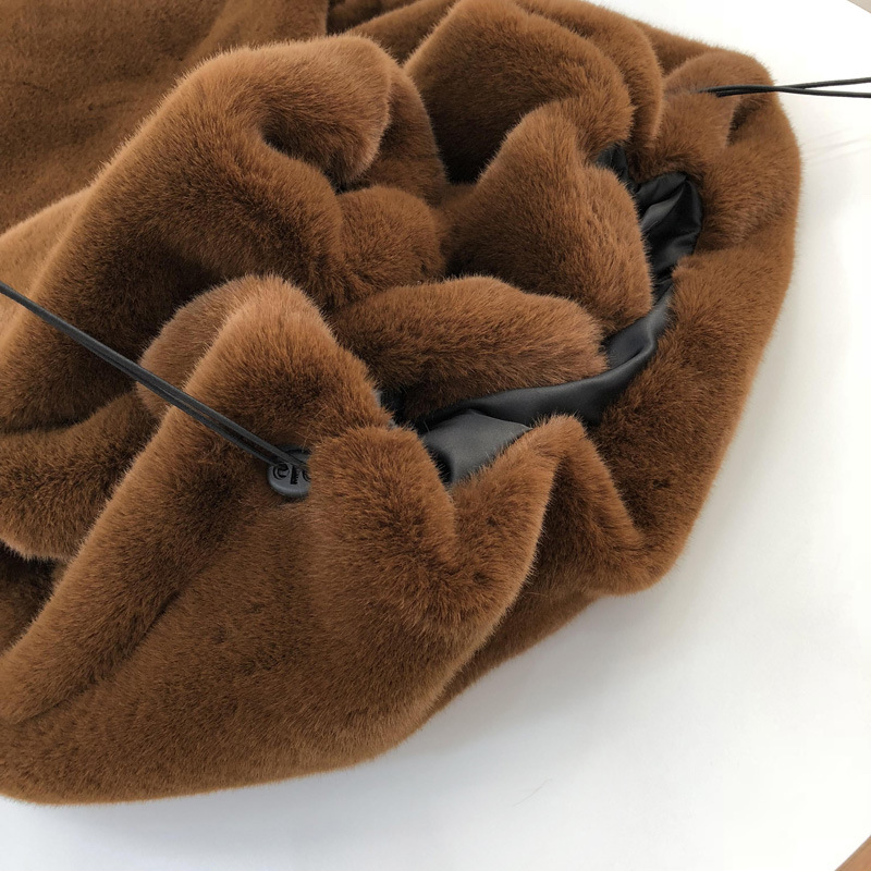 Palton damă din blană artificială cu glugă și urechi de urs_voghion.com