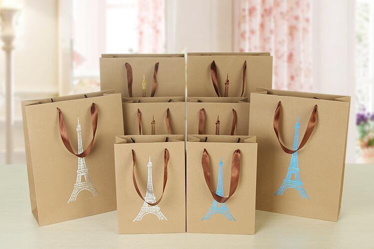 纸质礼品袋适用于日用品，服装类产品包装，颜色尺寸款式可定制