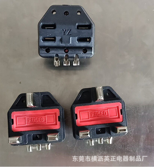 （省胶料5g)一体三芯合金成型大英式插头内架