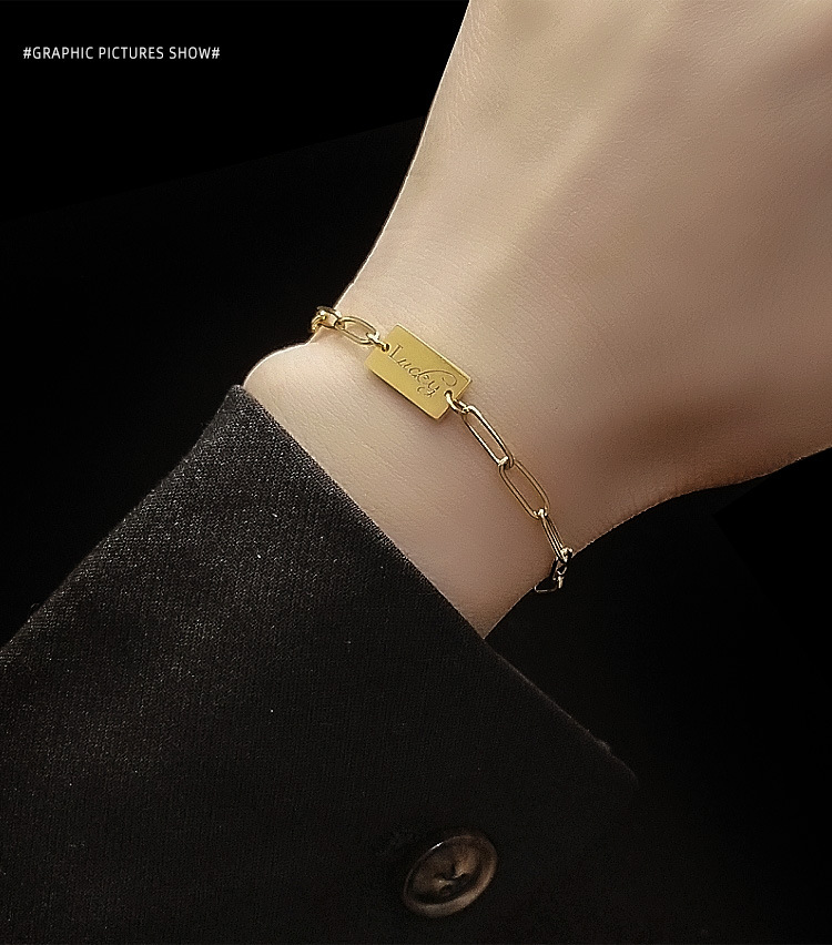 Koreanische Weihnachts Schmuck Im Ins-stil Mode Nische Lucky Brief Quadratisches Marken Armband Edelstahl 18 Karat Gold E104 display picture 7