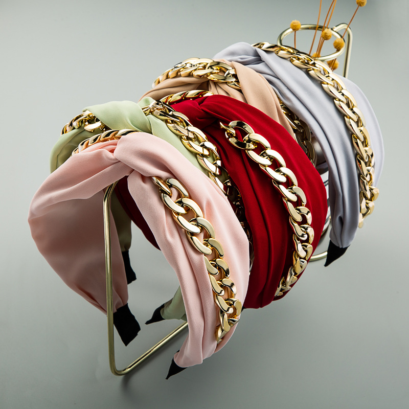 Korean Creative Boutique Fabric Headband Knotted Gold Chain Decoration Wide-brimmed Headband Wholesale Nihaojewelry display picture 2