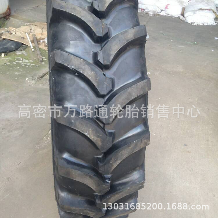 四轮平花农用轮胎16.9-24-28-30人字花纹拖拉机轮胎14.9-30