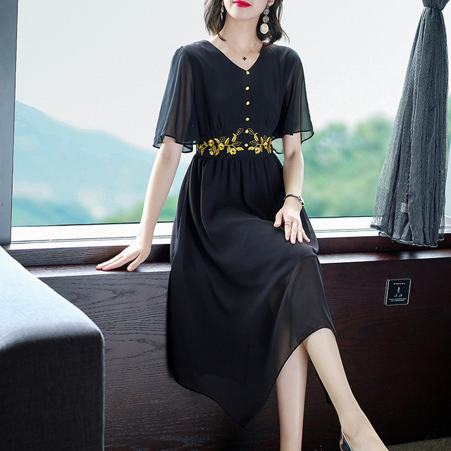 Embroidered dress women’s slim retro V-neck thin short sleeve skirt