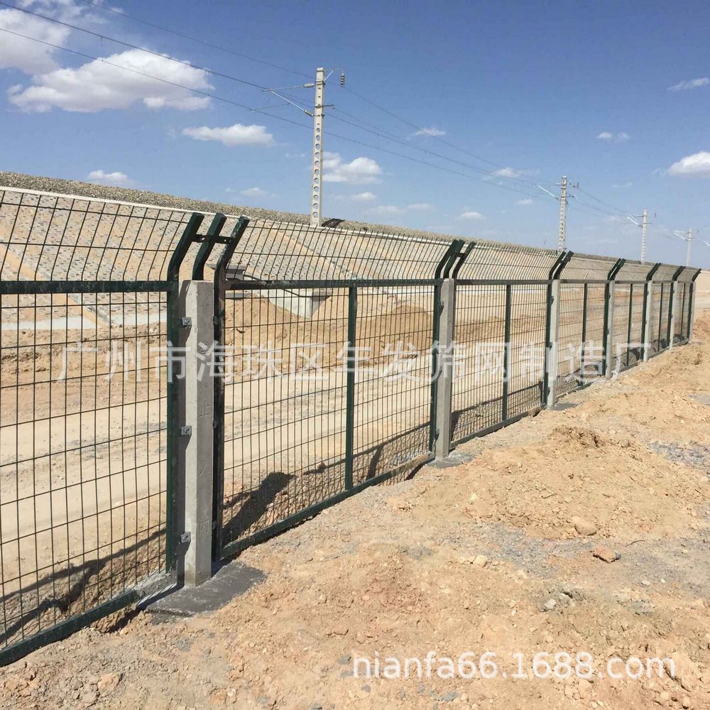 铁路桥梁高速路铁丝网围栏现货1.5/1.8*3米框架护栏 扁铁框架护栏