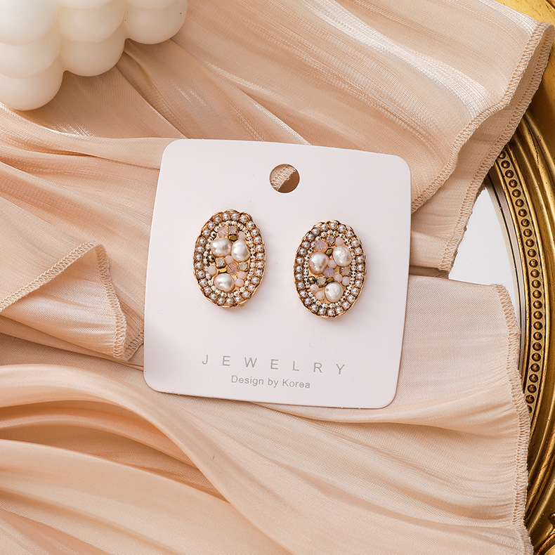 Retro Baroque Oval Pearl Crystal Earrings display picture 2