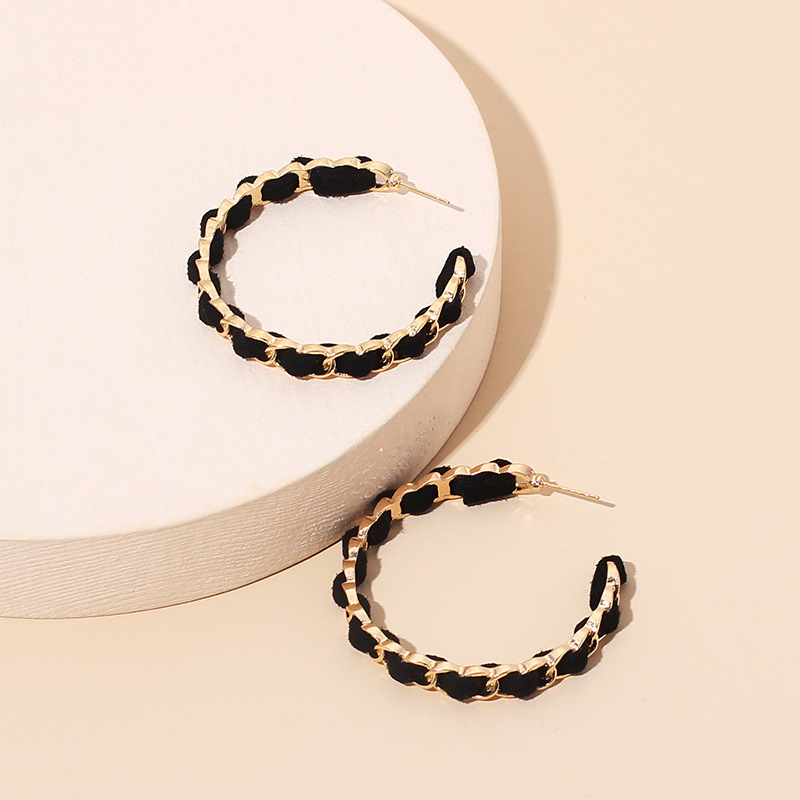 Retro Velvet C-shaped Earrings display picture 2