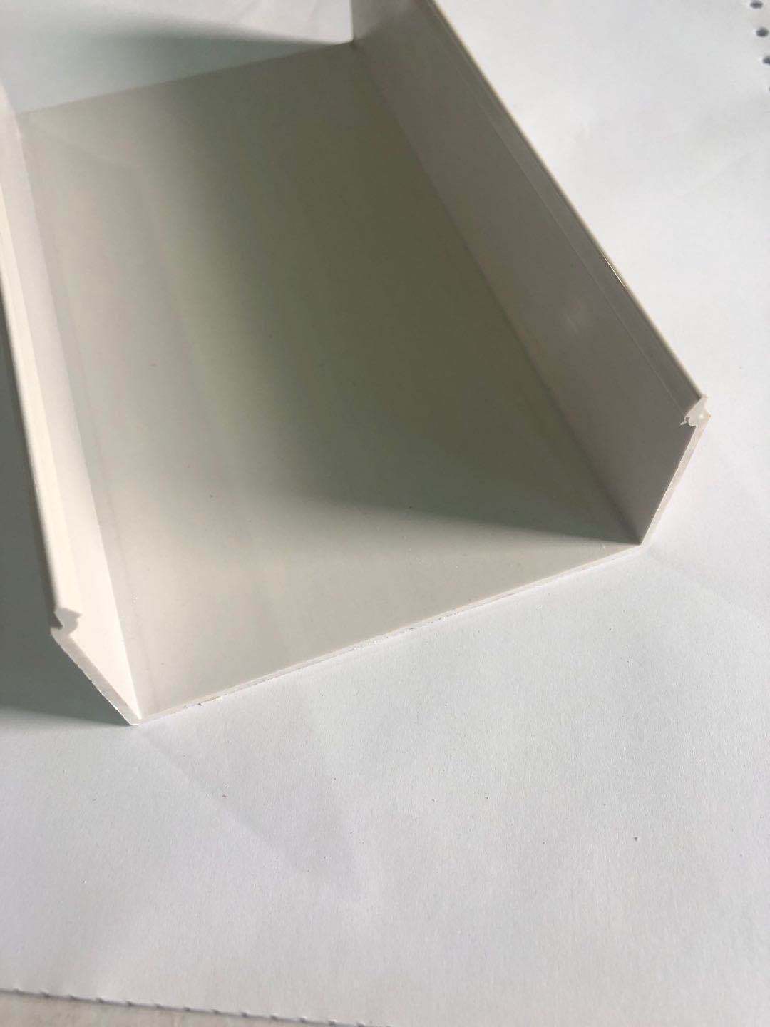 供应各种塑料管，PVC方管、PVC硬管、PVC米黄色管