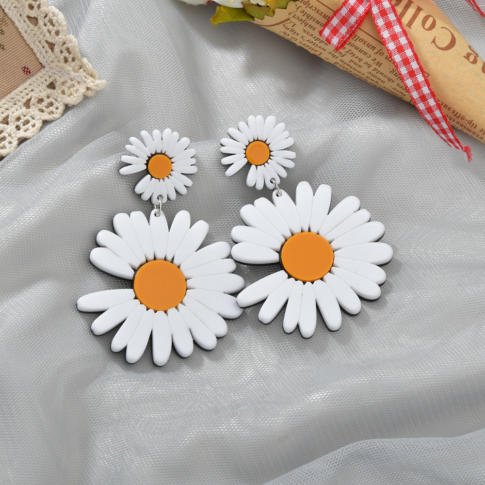 Fashion Acetate Plate Daisy Long Flower Simple Earrings For Women display picture 2