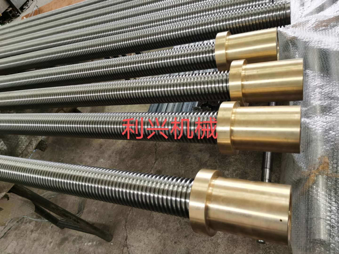 不锈钢丝杆有那些型号T40-T360之间来图加工配螺母大型锯齿形丝杆