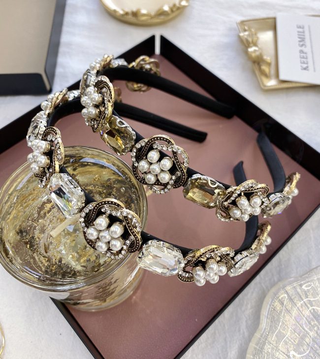 Baroque Rhinestone Headband Retro Heavy Alloy Pearl Headband Non-slip Head Band Hair Hole Pressure Hair Wholesale Nihaojewelry display picture 19