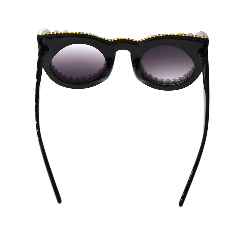 New Fashion Simple Cat Eye Diamond Pearl Sunglasses Stage Catwalk Show Glasses Nihaojewelry Wholesale display picture 2