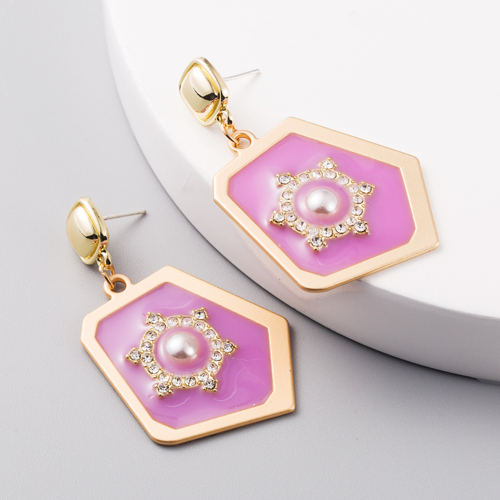 New Fashion Geometric Diamond-set Pearl Earrings Retro Alloy Dripping Earrings display picture 3