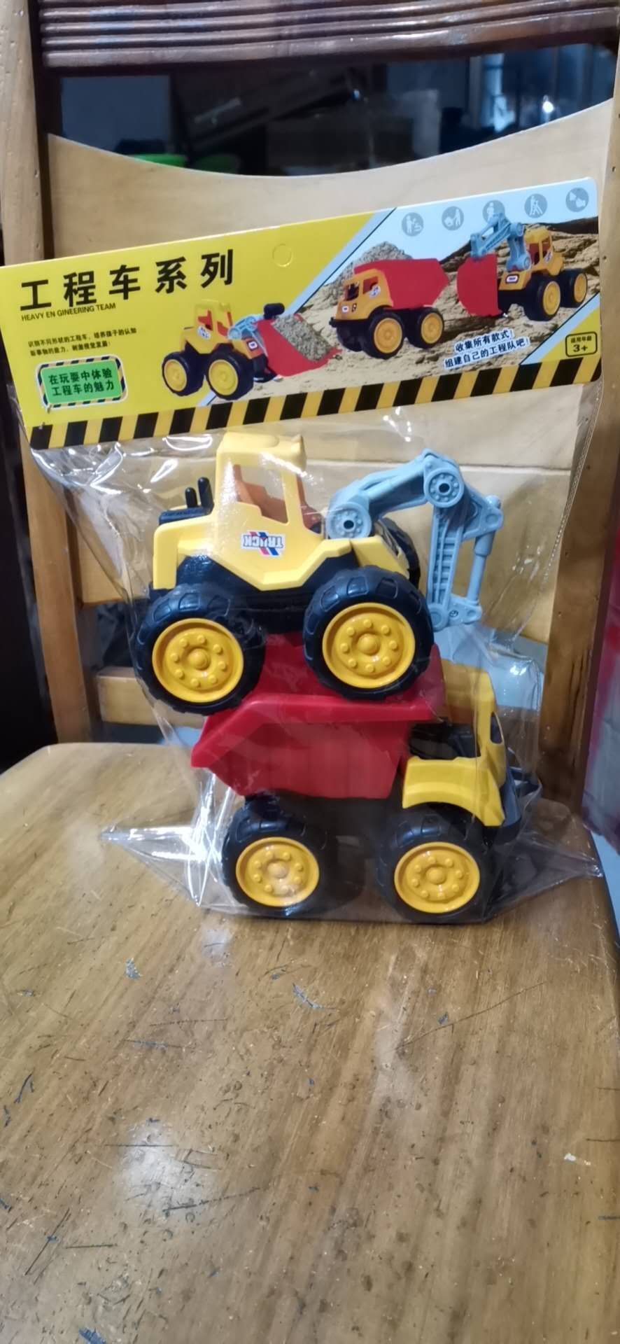 2-Piece Mini vehículo de ingeniería modelo 677 Tire hacia atrás juguete de inercia juguete para niños lote mixto