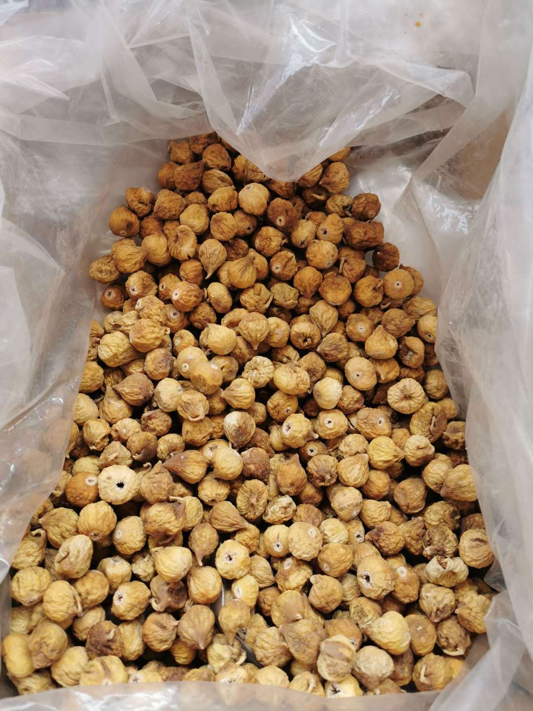 Freeze-Dried Figs Wu Hua Guo Dried Fruit Snack Sweet Soft Chewy 500g in use