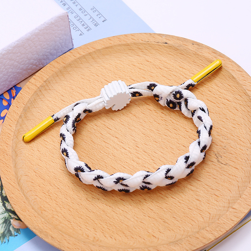 Korean woven small daisy bracelet