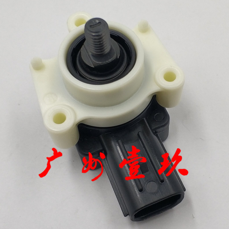 适用于三菱帕杰罗 车身高度 大灯水平传感器8651A065