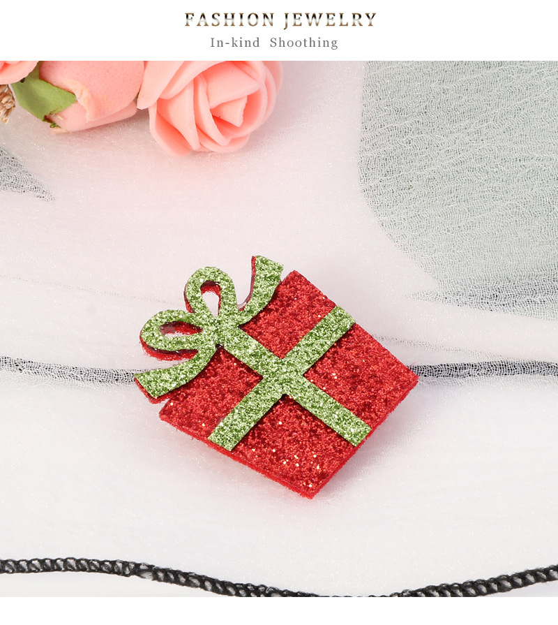 New Ornaments Hot-selling Cartoon Christmas Gift Box Felt Brooch Wholesale Nihaojewelry display picture 9