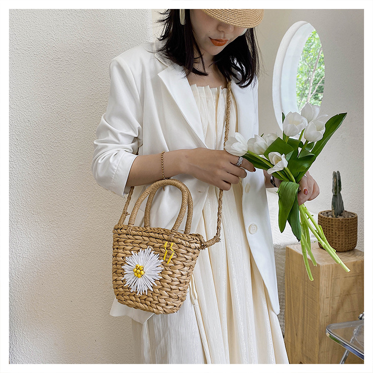 Small daisy handwoven embroidery bag summer new corn fur woven bag portable messenger small bag  wholesale nihaojewelry NHGA220915picture8