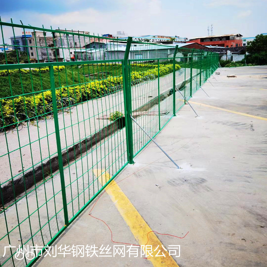 高速公路浸塑铁丝护栏网 现货1.8*3m带边框围栏网 市政园林防护网