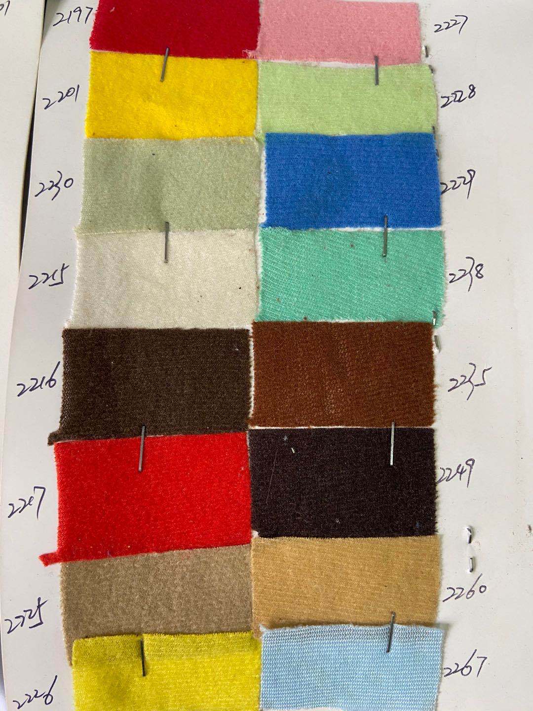 En stock suministro de tela cepillada tela velcro hebilla tela de peluche de juguete de tela de urdimbre tejido de poliéster de punto