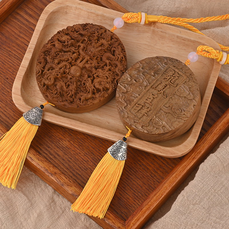 廠家供應新款金絲楠車挂 創意木質工藝品送禮禮物車挂批發定制