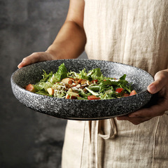日本式のシンプルな食器の陶磁器の碗の皿のアイデアのサラダの碗の皿の深い円盤の家庭用の皿のネットの赤い皿
