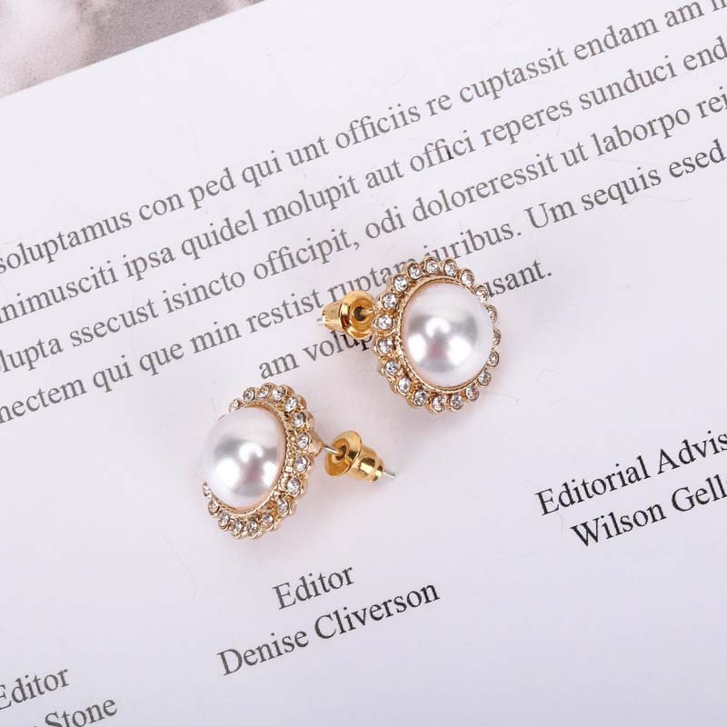 Korean Fashion New Pearl Diamonds S925 Silver Needle Alloy Earrings  Nihaojewelry display picture 7