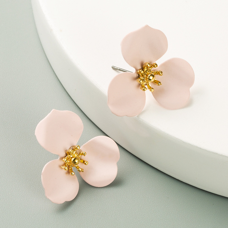 Fashion Exquisite Flower Alloy Earrings display picture 6