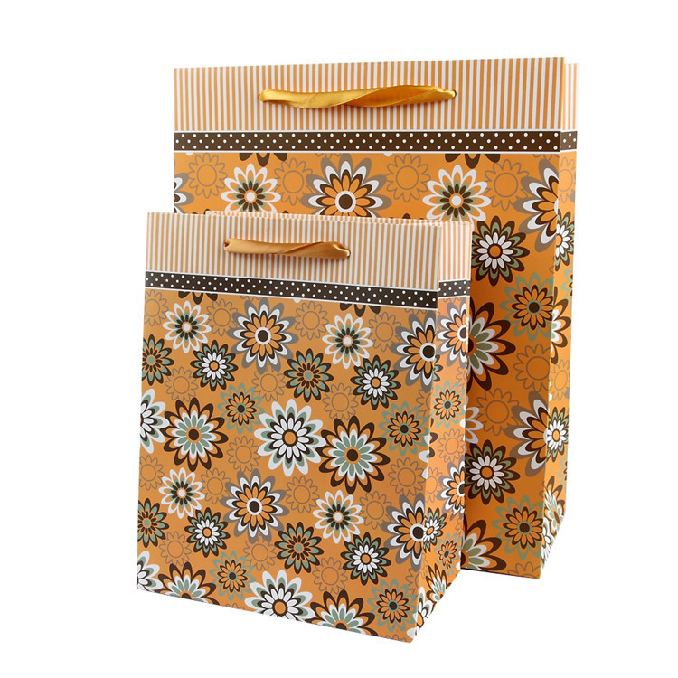 纸质食品袋适用于小吃类食品包装，颜色尺寸款式可定制